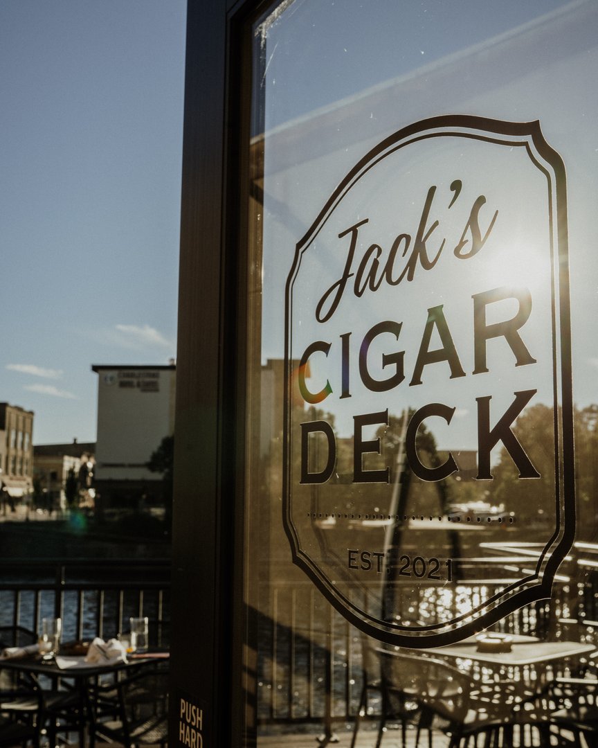 It's going to be a beautiful week to enjoy Jack's Cigar Deck! Check out the menu on our website ☀️🚬

#Cigars #Cigar #Genisa #Janesville #WineBar #BrickOvenPizza