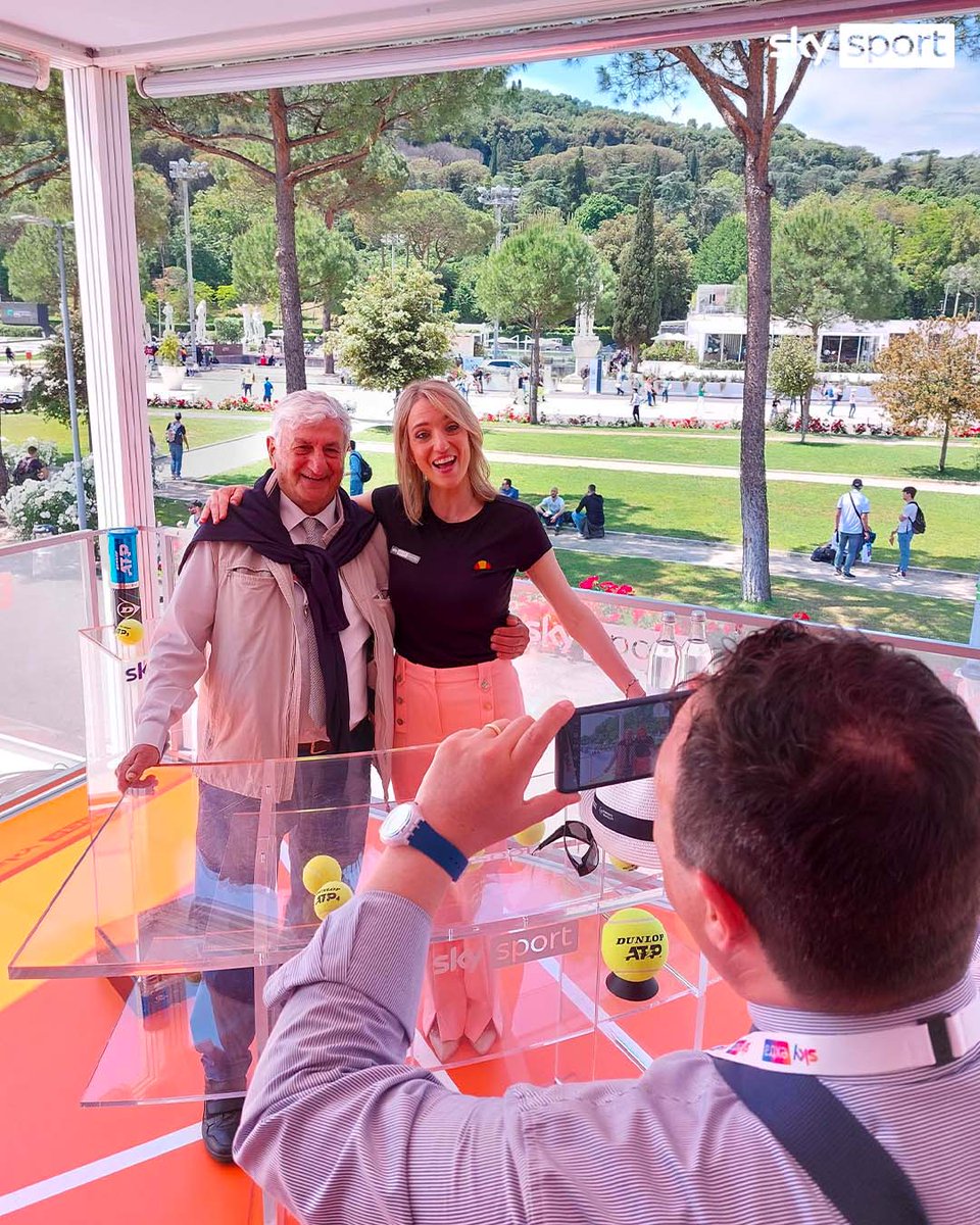 SkySport's tweet photo. Grazie a Sky Extra un'esperienza speciale nei nostri studi Sky Sport Tennis a Roma in attesa della finale   
#SkyExtra #SkySport #SkyTennis #IBI23 https://t.co/AMx4DYpa80