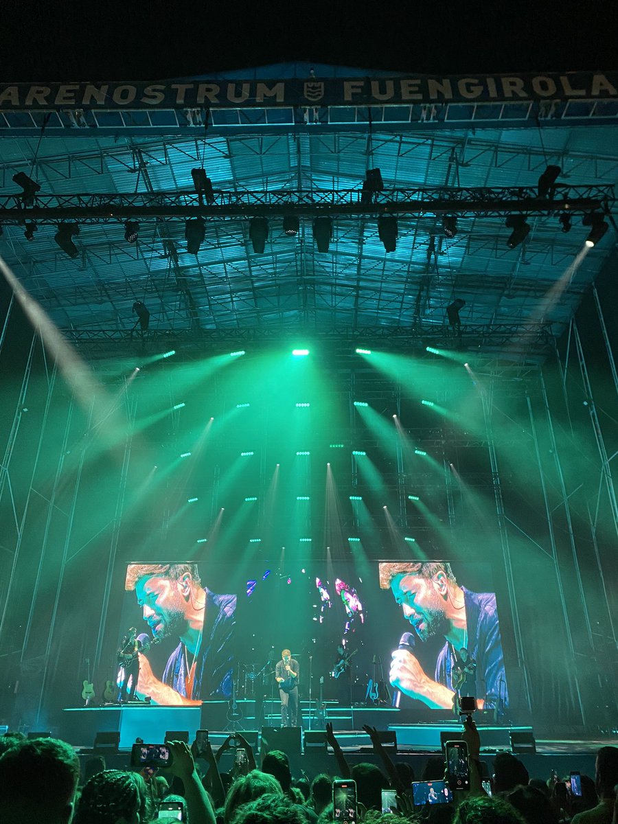 cristinalboran's tweet photo. Nunca me cansaré de aplaudirte @pabloalboran 💚

Ayer me di cuenta de que ya van 10 años acompañándote en tus giras. Y seguimos. https://t.co/2JcAhnohCU