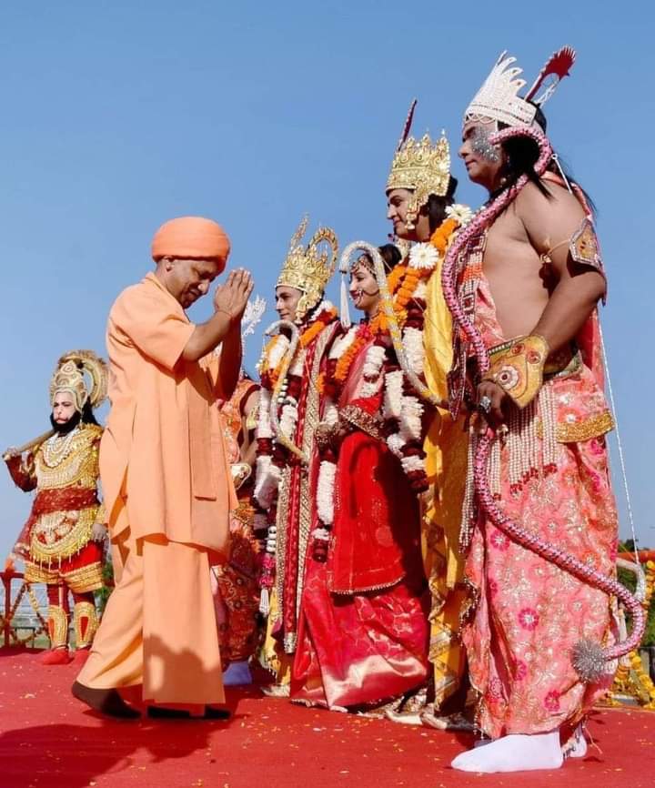 मुख्यमंत्री योगी आदित्यनाथ जी के नेतृत्व में अयोध्या में दीपोत्सव, काशी की देव दीपावली और ब्रज में रंगोत्सव जैसे कार्यक्रमों से आज दुनियाभर में सनातन संस्कृति व धार्मिक उत्सवों को नई पहचान मिली है।

#IndiaKeFavouriteCM