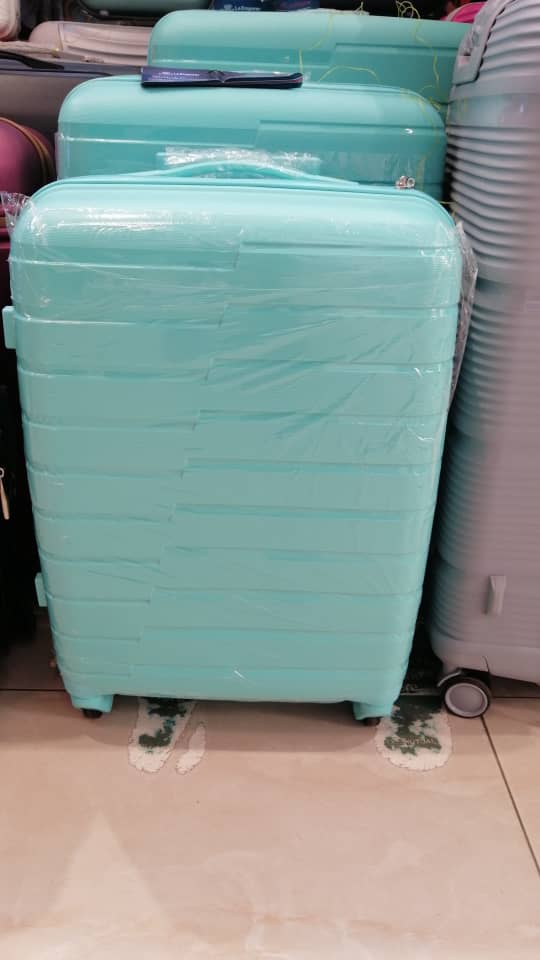 Avonplugnikkie's tweet photo. @iMisred 
@redmarketsunday 
#redmarketsunday
For all your travell bags visit table A23 Eastgate Market Harare. Or contact +263 77 823 1998 https://t.co/W9oxKR2sQ3