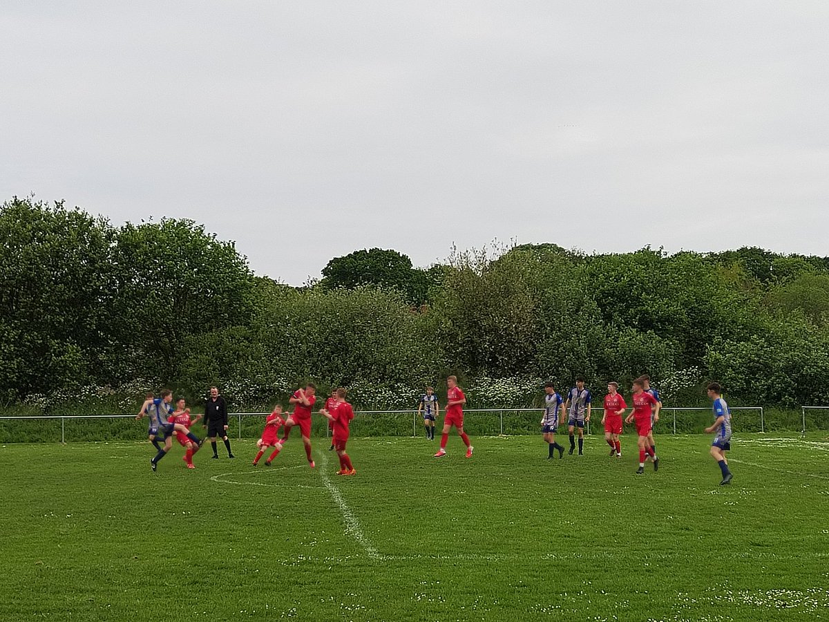 EBFC_u16blues's tweet photo. Day 2 @byft2016 ⚽ Tournament

Final 2 group games

2-2 D 🆚 Cleveland Juniors
2-1 W 🆚 Tickhill Juniors

We finish 2nd in our group &amp; we are through to the Champions League Semi-final 👏🏻👏🏻

🆚 Honley Juniors

Updates soon....... 

⚽🔵🟡@EBFCJuniors https://t.co/xvZJqhThmK