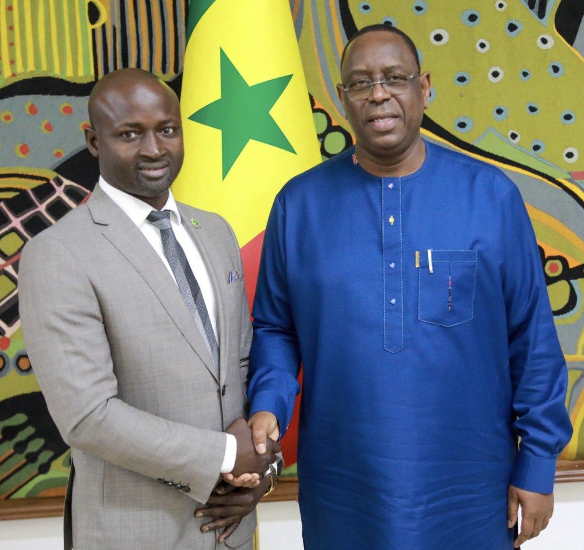 Échanges constructifs entre le President ⁦⁦<a href="/Macky_Sall/">Macky Sall</a>⁩  et les jeunes maires, managers des communes. 
✍🏾 Situation économique, sociale et sécuritaire
✍🏾 Situation politique 
✍🏾 Rôle stratégique des jeunes maires
#DameMaire 
#ComColobane 
⁦⁦<a href="/PR_Senegal/">Présidence Sénégal</a>⁩ #APR