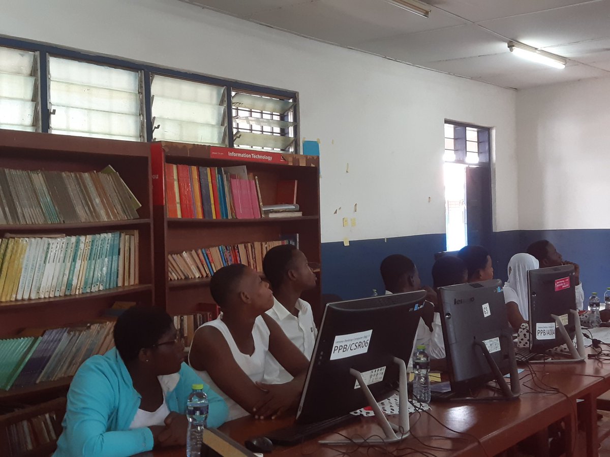 penplusbytes's tweet photo. Happy Sunday!!! It's our final day here at the Tetteh Ocloo State School for the Deaf. Today we discuss opportunities and threats on social media. #MILforall because we can @dw_akademie https://t.co/RbNoTX9d0J