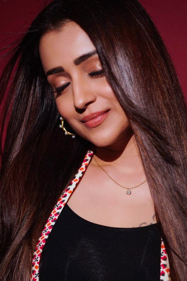 Fwpq8SaagAAEnoF?format=jpg&name=900x900