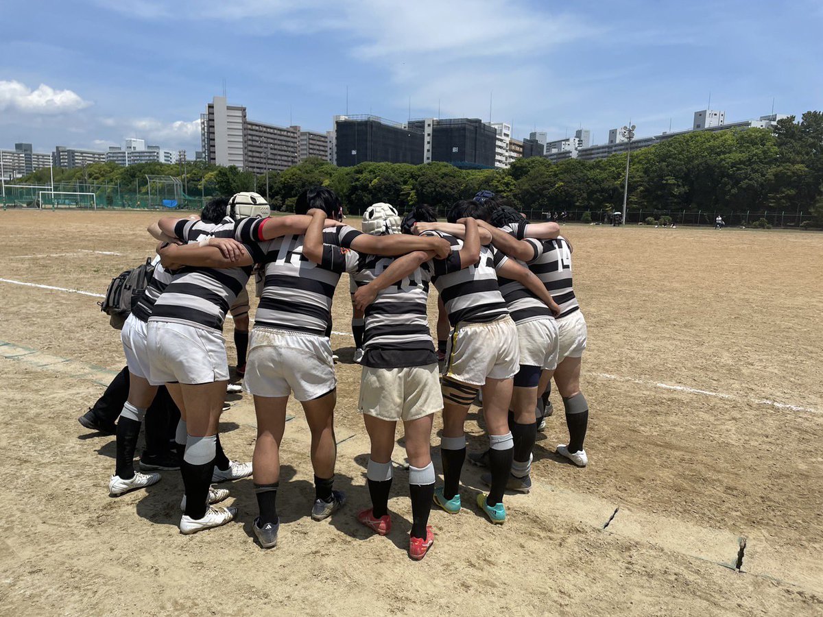 kpum_rugby2020's tweet photo. 今日は医歯薬第2回戦、川崎医科大学と試合を行いました！

激闘の末、京府医が勝利しました👏🔥
川崎医科大学の皆さん、ありがとうございました！！🏉

またこの試合に勝利したことによりベスト4進出が決定しました！！🎉🎊

来週も試合があります！
試合の様子や結果はまた投稿します☺ https://t.co/7pBomP3gBO