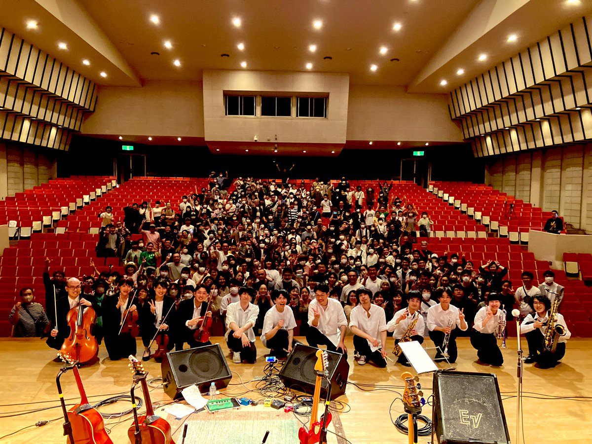 yokotaug's tweet photo. 2023.5.21(SUN)
横田悠二1000人1000円
ホールワンマンライブ
「TEN TO SEN」
in栃木県教育会館
来てくれた皆さん
ありがとうございます!!!
皆さんとのSENが熱狂の渦になったと
感じてます!!
みんな最高だーー!!
横田悠二の道、
これからも一緒に行きましょう!
#TENTOSEN https://t.co/oZ7E9iLPJy