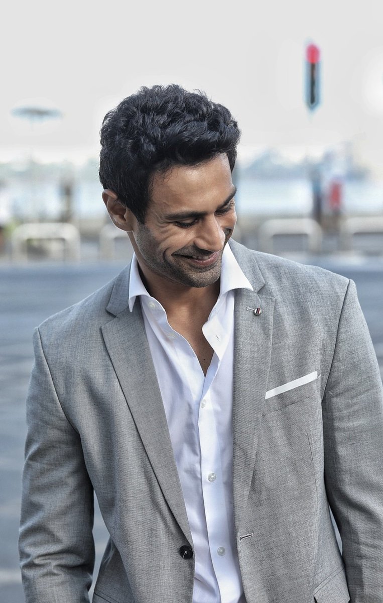 karanoberoiKO's tweet image. 🩶
#smile #formals #ootdStyle #KaranOberoi #model