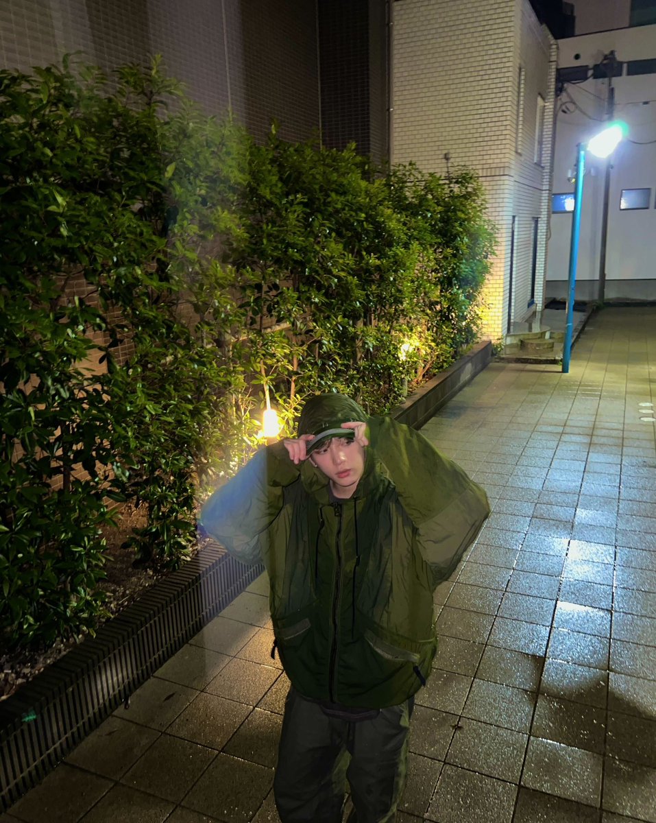 andTEAM_members's tweet photo. 역시 산책 하는 건 기분 좋네요 🍀 ✨
NICHOLAS형 항상 고마워요 🥰 
#andTEAM #HARUA https://t.co/aNF7ZjlfHb