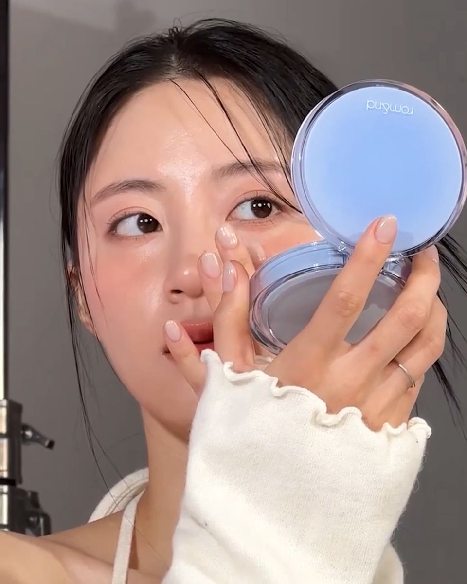 inspiringshopee's tweet photo. 💕 REKOMENDASI CUSHION RINGAN MINIM OKSIDASI 💕

Cushion ini semakin lama dipakai semakin glowing dan flawless guys nggak bikin kusam 😍

~ A thread ~ https://t.co/ZbxGiiVmRF