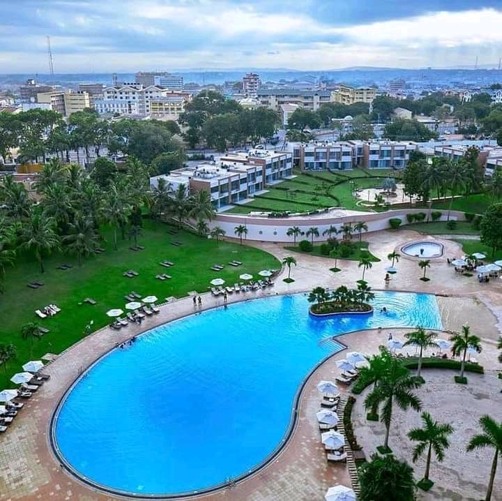 ForVolta's tweet photo. Welcome  to Movenpic Hotel in Accra, Ghana .

This is not Miami but Ghana 

#CodedLocation 
#VisitGhana

📸we_dey_lux_experience https://t.co/Agu1x6bvfd