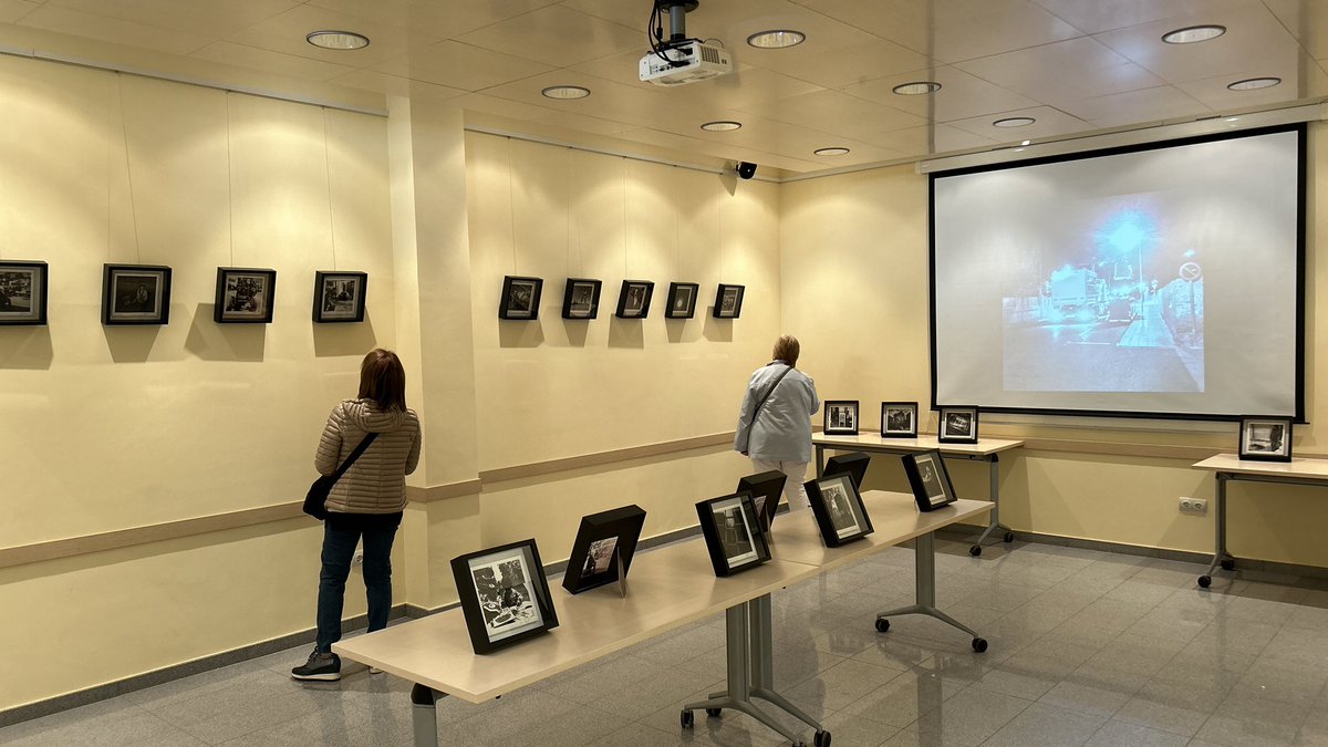 Centenars de persones recorren el centre històtic de Linyola parades de productes locals, tallers i exposicions @pantonperez <a href="/AjLinyola/">Ajuntament Linyola</a> #cotidianelook #escolamusica