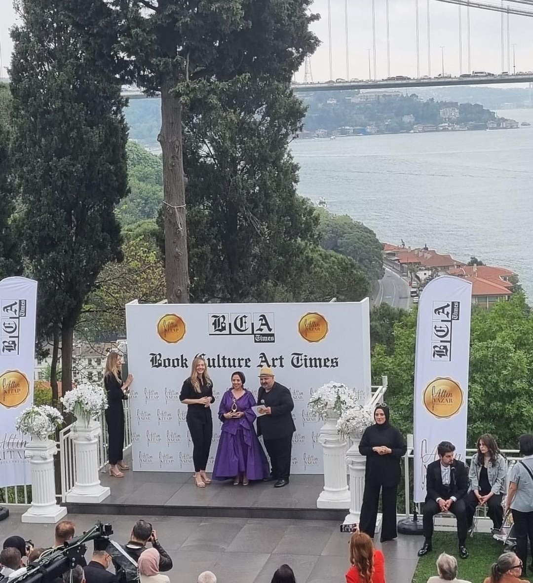 MineSuleEnhos's tweet photo. Tamamlayıcı tıp alanında Altın yazar ödülü için teşekkür ederim. #mineşuleenhoş #ranınsırrıileşifaanahtarları #pavlovunbeceriklielleri #kadınelçilervelivaolmak https://t.co/yOMp6P0vNS