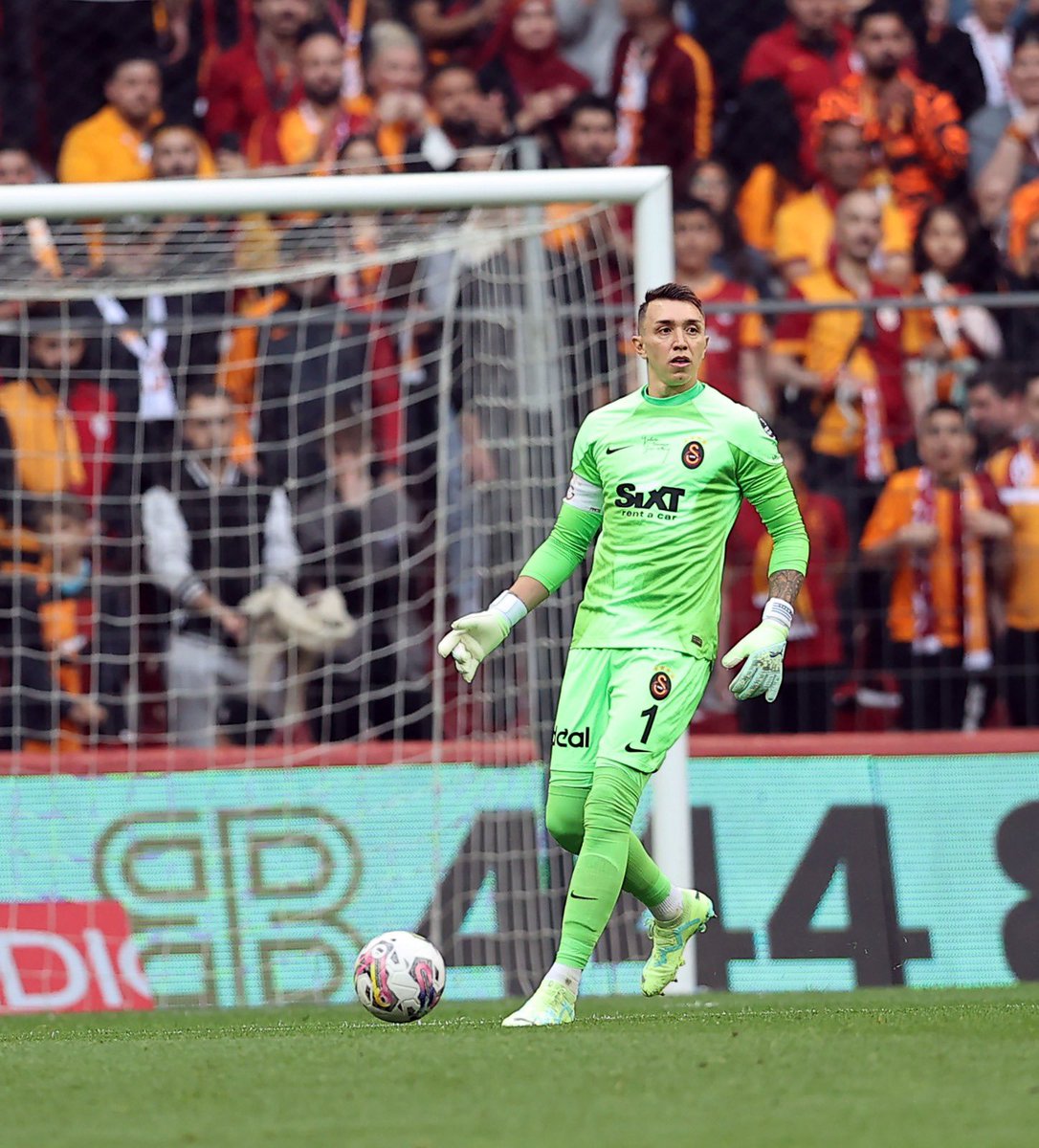 🛡️Captain Uruguay🇺🇾
<a href="/1_Muslera_25/">Fernando Muslera</a>
#Galatasaray #GALATASARAYlılarTakiplesiyor #GalatasaraySivasspor #Galatasaraybilet #GalatasaraySK #galatasaraybiletdevir #galatasaraynef #galatasaraysampiyon #galatasaraykombine