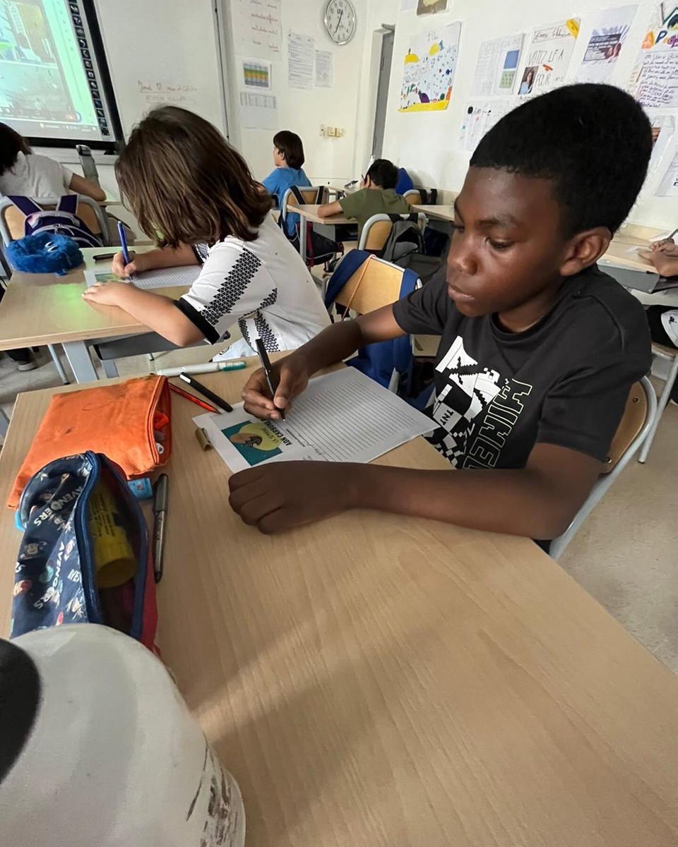 Dans le cadre de la semaine ADN Carbone 0, la classe de CM1-2 du LFiA et la classe de CM1 du Lycée français d'Accra (Ghana) ont participé à la dictée sur le thème de l’environnement.

#LFiA #aefe #Amman #Jordanie #semaineADN #aefeinfo 
#semaineadncarbone0