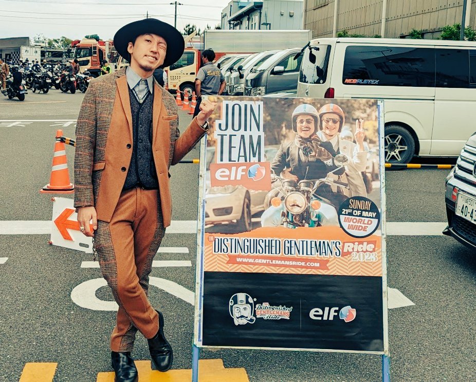 BackdropWANTZ's tweet photo. こんばんは！バックドロップ専門店WANTZです！
本日はつぶやき担当
「紳士な服装でクラシックバイクに乗る」というイベント
The Distinguished Gentleman's Ride
(ジェントルマンズライド)に参加してきました！

200台を超えるバイクにオシャレなライダーの方々、最高でした！
#DGR2023 
#TriumphDGR https://t.co/h77xXZ1KCD