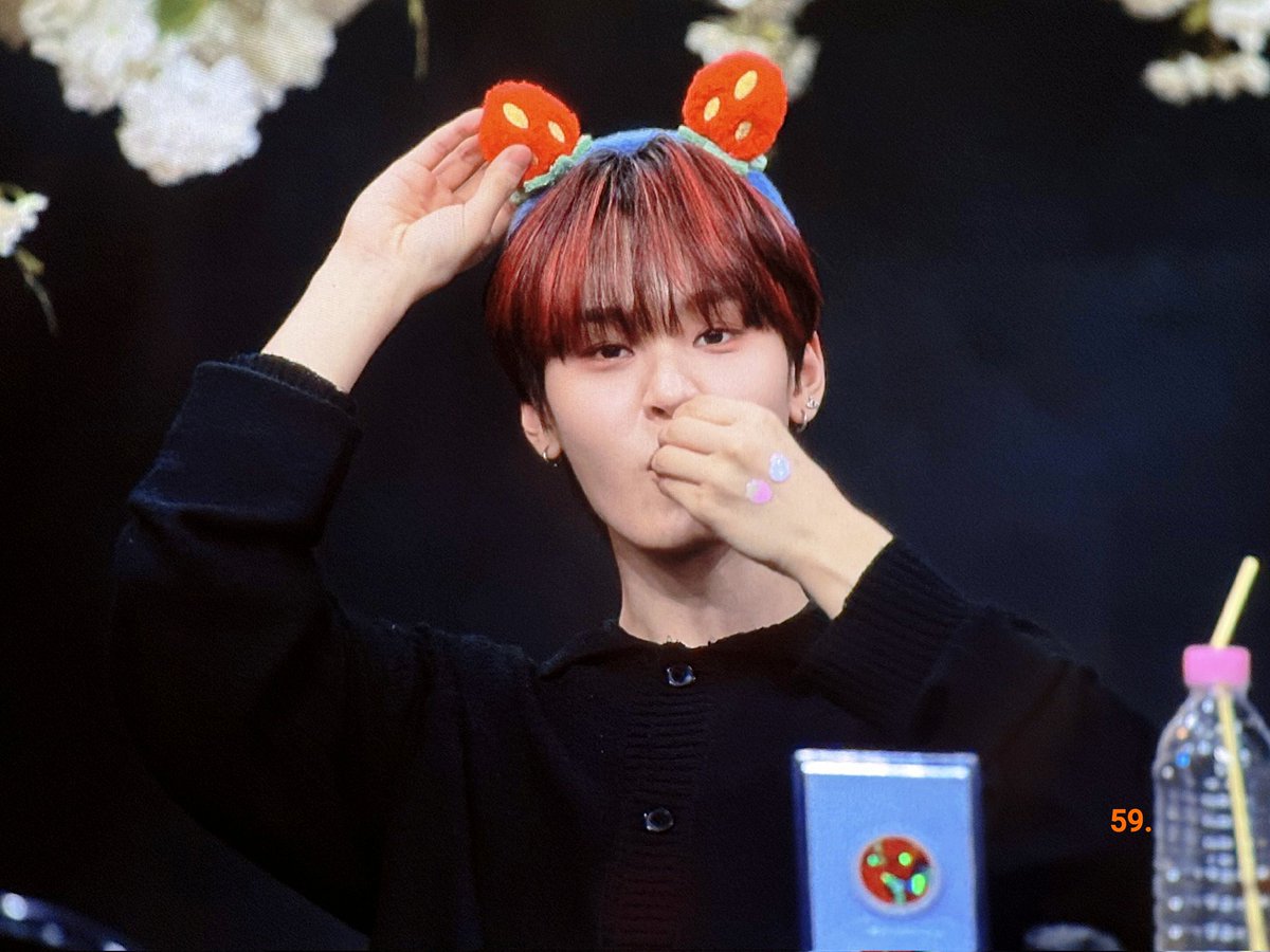 mayninth59's tweet photo. 230521 체리키티딸기먹방 #태래 #템페스트 #TAERAE #TEMPEST @TPST__official @TPST_twt https://t.co/7XttDYVvS8