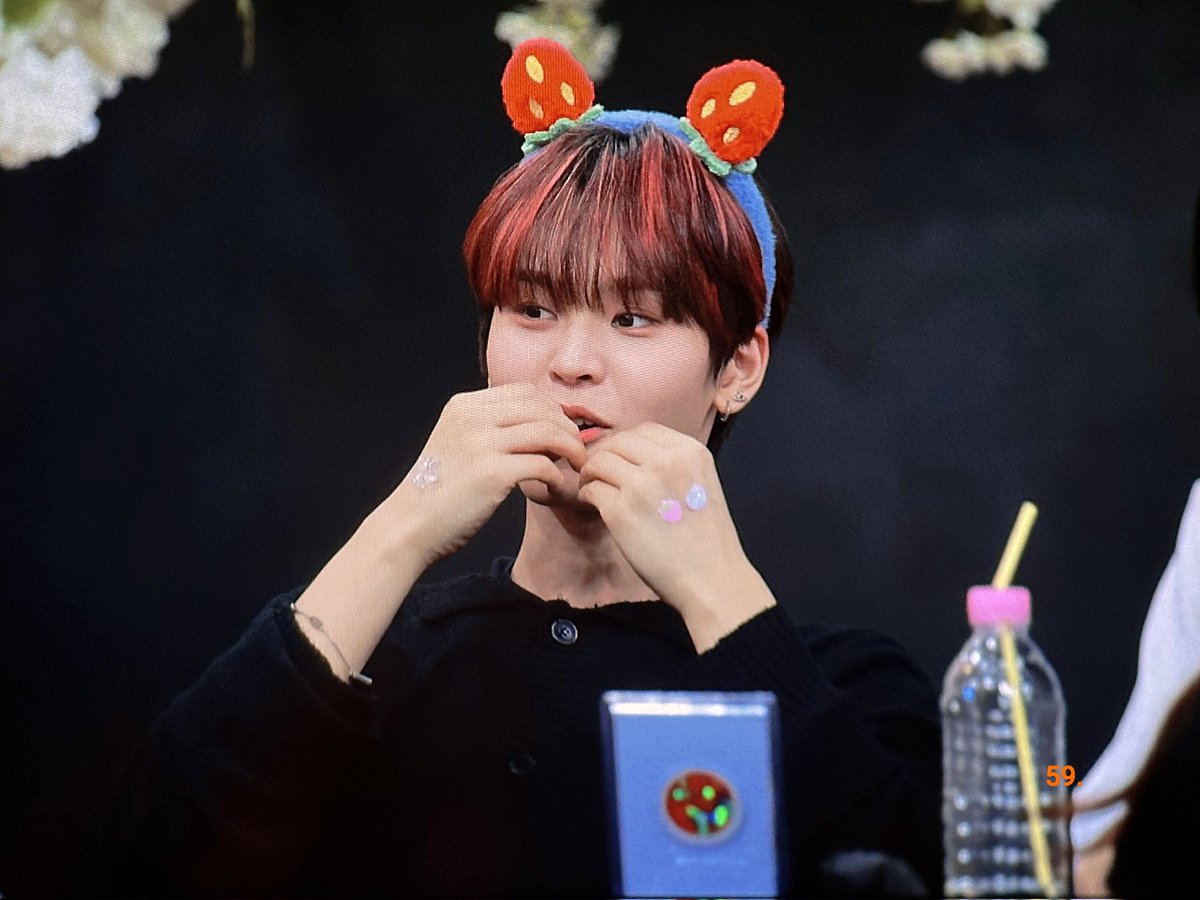 mayninth59's tweet photo. 230521 체리키티딸기먹방 #태래 #템페스트 #TAERAE #TEMPEST @TPST__official @TPST_twt https://t.co/7XttDYVvS8