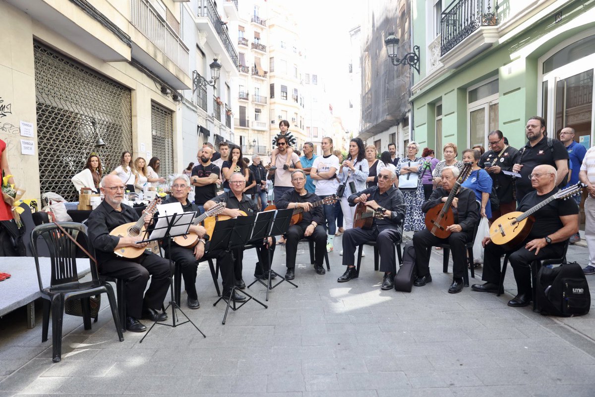 JCF_Valencia's tweet photo. 🩵 La #SolidaritatFallera es dona cita a la falla @mediosclero, que ha organitzat este diumenge una jornada d’activitats 🎉 per visibilitzar, conscienciar i recaptar fons per finançar investigacions contra l’Atròfia Muscular Espinal, tasca que realitza @FundameNet. https://t.co/GJYcrp8KMp