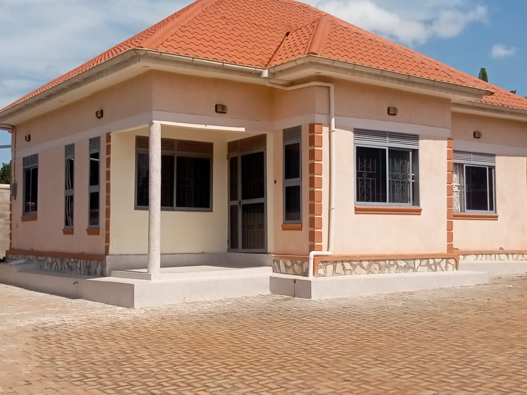 shukranproperty's tweet photo. A beautiful house for sale in Kira Bulindo on #20Decimals #3bedrooms 2 bathrooms sitting dining kitchen near main asking #250millions with ready title..call 0706592177 https://t.co/deqcZUJDK8