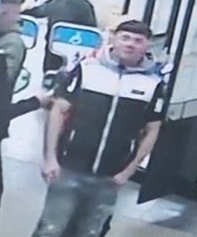 severedelays's tweet photo. Twitter, my colleague was violently assaulted today on the #metline & remains in hospital. Who is the man in the picture? Pls RT and contact @BTPUnderground with info.
CCTV image released after serious assault on member of rail staff – Harrow on the Hill https://t.co/IX4L6zVmMr https://t.co/JIZlpJeDtx