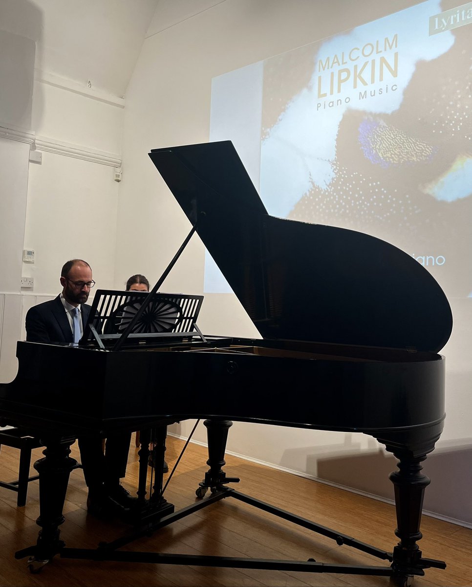 Fantastic world premiere performance by Nathan Williamson last weekend of Lipkin Piano Sonata No.6 at launch event for Piano Music album
lnk.fu.ga/nathanwilliams…

Huge thanks to
@N_W_Music 
@jessedlawrence 
@LyritaRecords 
@October_Gallery