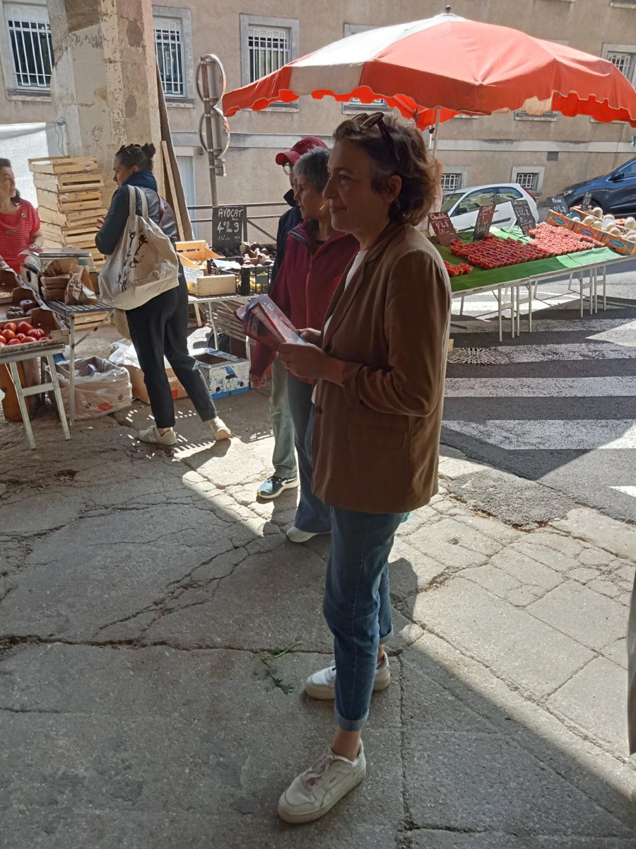 GersInsoumis's tweet photo. #Simorre #Auch
🔴 Repas des producteurs du marché de #Simorre avec des copains et copines insoumis*es du #Gers, de #HauteGaronne et #HautesPyrénées : chansons militantes, discussions agri...
🔴 Tractage marché de #Auch pour la #manif6juin contre la #RéformeDesRetraites. https://t.co/bjVWIJp6Wu