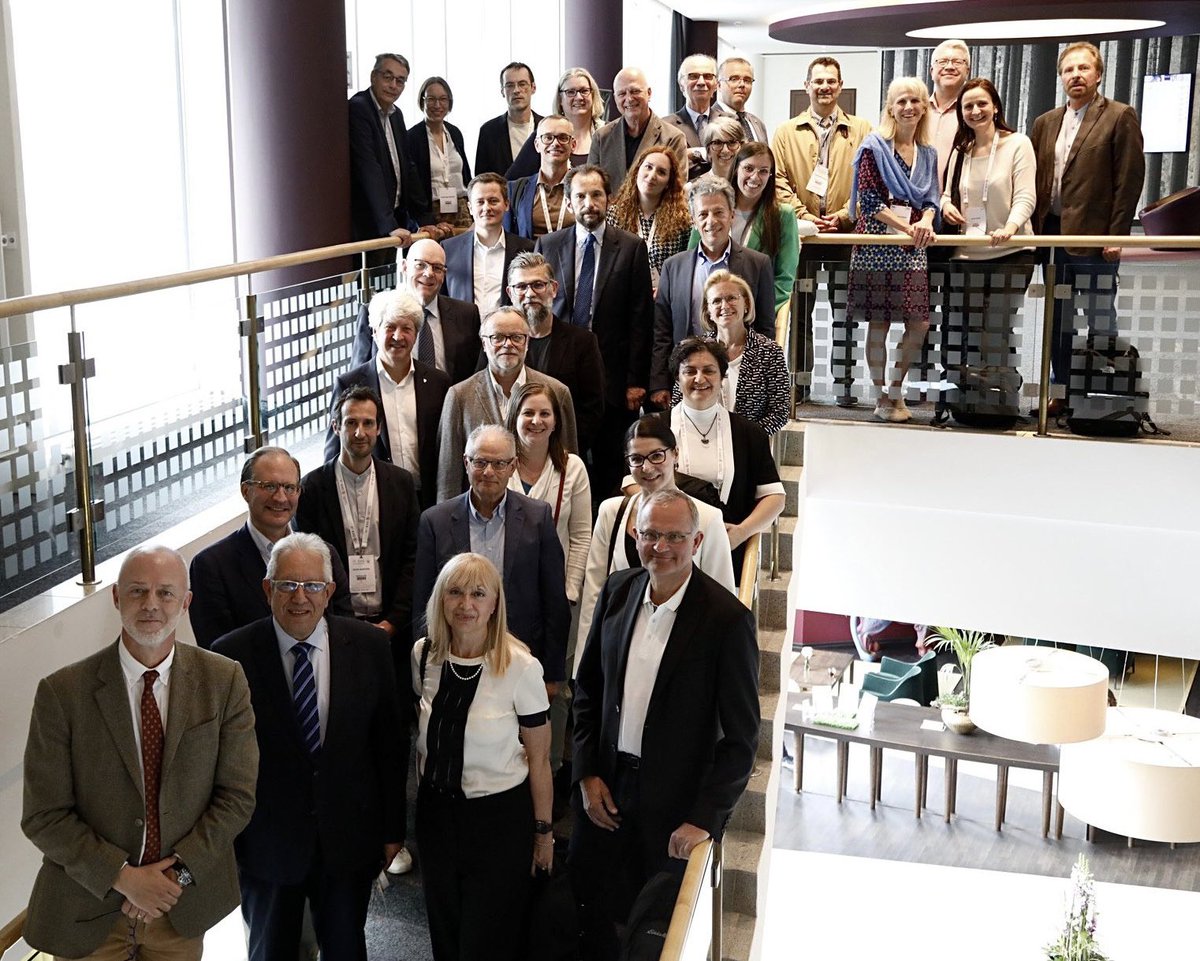 MeralKayikcoglu's tweet photo. #EASfamily #LCNfamily with new projects #MyEAS23 #EASCongress2023 ๐งฟ๐บ๐ @AL_Catapano @cj_binder @a_reda_55 @ProfKausikRay @society_eas @EASCongress @rauldsf_santos @maciejbanach @ELiberopoulos @LaleTokgozoglu @GaitaDan @TKDsosyal @fhscglobal https://t.co/geSf6Pn0Zm