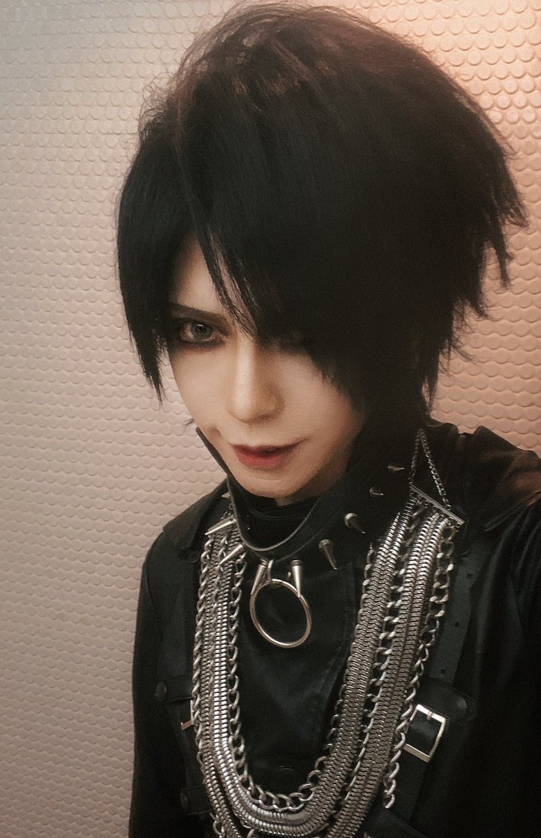 tsurugi_brain's tweet photo. 友喰イ最高でした！
各ファンの皆も温かったし、
お前たちありがとう。

呼んでくれたキズにほんとに感謝って猟牙が言った時に俺は心から一礼したんだけど、笑
んなわけねーだろ馬鹿野郎
友喰イだろぉおまぁぁあ
みたいなMCで、一礼したのにずっ転けそうになったわ笑笑

ライヴ楽しかったよ！ https://t.co/48YbATVugJ