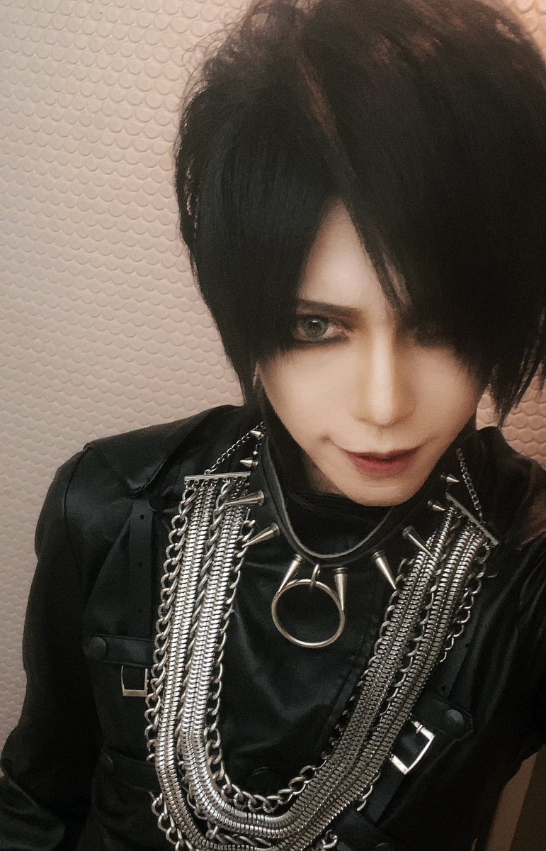 tsurugi_brain's tweet photo. 友喰イ最高でした！
各ファンの皆も温かったし、
お前たちありがとう。

呼んでくれたキズにほんとに感謝って猟牙が言った時に俺は心から一礼したんだけど、笑
んなわけねーだろ馬鹿野郎
友喰イだろぉおまぁぁあ
みたいなMCで、一礼したのにずっ転けそうになったわ笑笑

ライヴ楽しかったよ！ https://t.co/48YbATVugJ