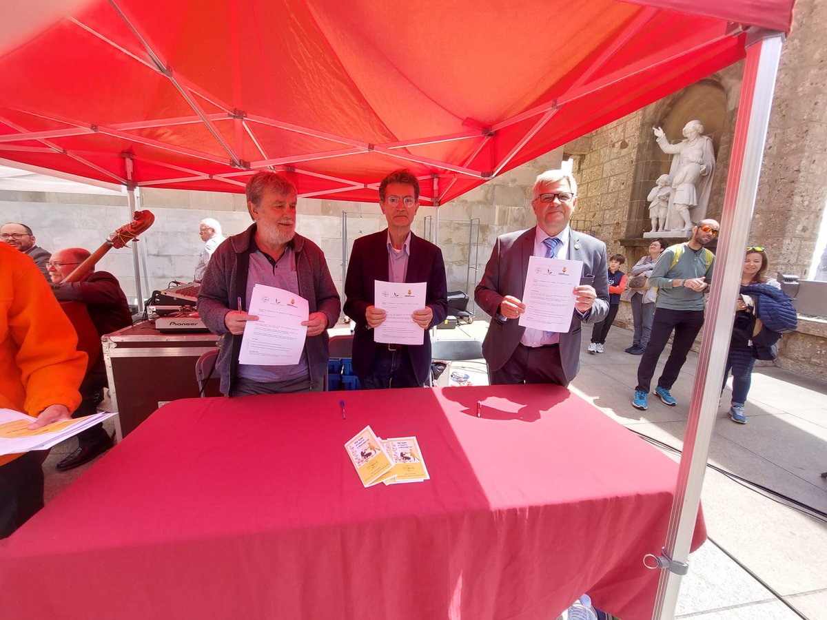 Avui  l'Obra del Ballet Popular i la Federació Agrupament d'Esbarts Dansaires han signat un conveni de participació en les activitats de la Capital de la Cultura Catalana amb l'organització que la promou #CapitalCulturaCatalana