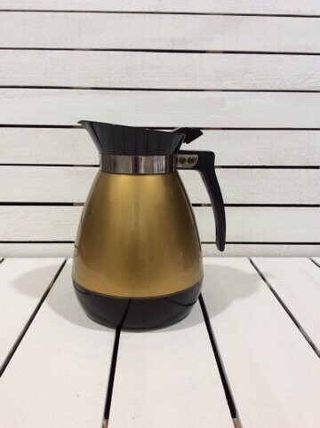 VintageFndsFnd's tweet photo. Excited to share the latest addition to my #etsy shop: Vintage West Bend Thermo Serv 44 Ounce Coffee Carafe Made in USA Replacement Discontinued Discounted VintageFindsFound Black and Gold https://t.co/e9yTgqYIv6 #gold #anniversary #fathersday #black #no #glass #westbe https://t.co/UbjA6O6iaz