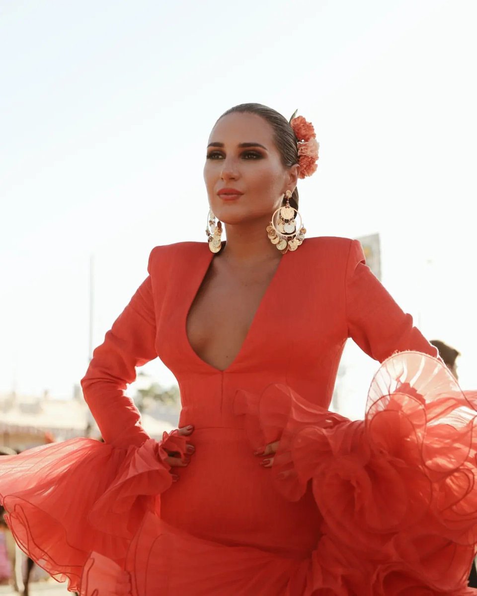 Moda_Andaluza's tweet photo. Laura Gallego en la feria de Sevilla con vestido de Juana Martin y pendientes Morlote Alta Bisutería 

💆‍♀️💄: Alejandro Make up ar
📷: Marcos Holland

#lauragallego #juanamartin #morlotealtabisuteria #modaandaluza #modaflamenca #artesania #sevilla #andalucia https://t.co/GkHtH13q26