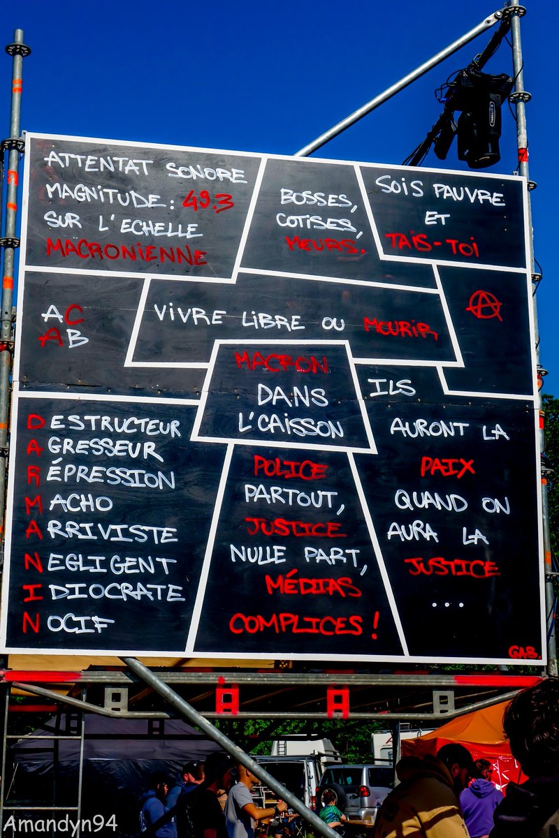 bazouzabou's tweet image. "ne jetez pas vos déchets par terre et ramassez ceux que vous trouvez", "dansez, résistez et profitez".
#Teknival