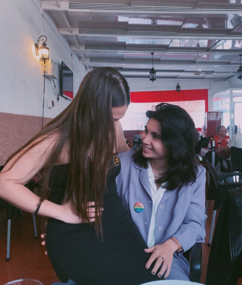 estelamaestre_'s tweet photo. Una amistad es amor, compromiso y dedicación.
Son risas, llantos, crecimiento y valentía.
Encontrar al amor de mi vida en forma de mejor amiga ha sido lo más increíble que voy a experimentar jamás.

Felices 20 Espe, te amo https://t.co/qtgNEj4ji4