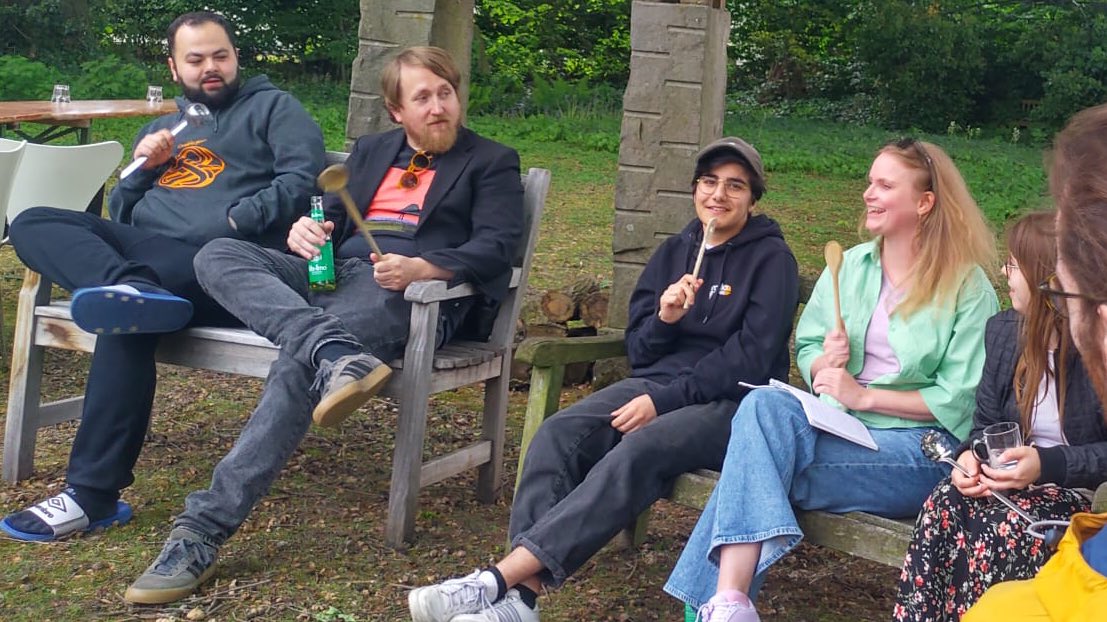 Bei der Podiumsdiskussion in #Mesum haben wir auf die Bedeutung der eigenen Geschichte und Marke von Journalist*innen geschaut. Und wieso #Journalismus nie langweilig wird. Danke an <a href="/Methodenmensch/">Yunus G.</a>, <a href="/SvenWest_/">Sven Westbrock</a>, <a href="/shashagolab/">Shahrzad</a>, <a href="/brigittelieb/">liebwieboese</a> und für die Moderation an <a href="/fr_brg/">Fr.</a> . 🤓