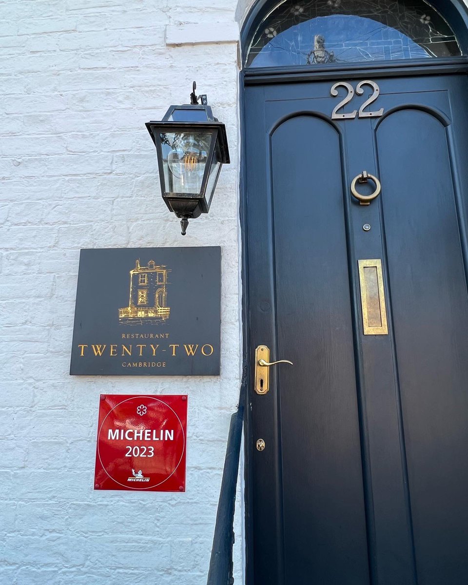 samcarter_22's tweet photo. Thank you @MichelinGuideUK @ClassicFineFood 

Very proud of and grateful to the whole team @Restaurant22Cam 🙏🏻 https://t.co/IMbrluSp8O