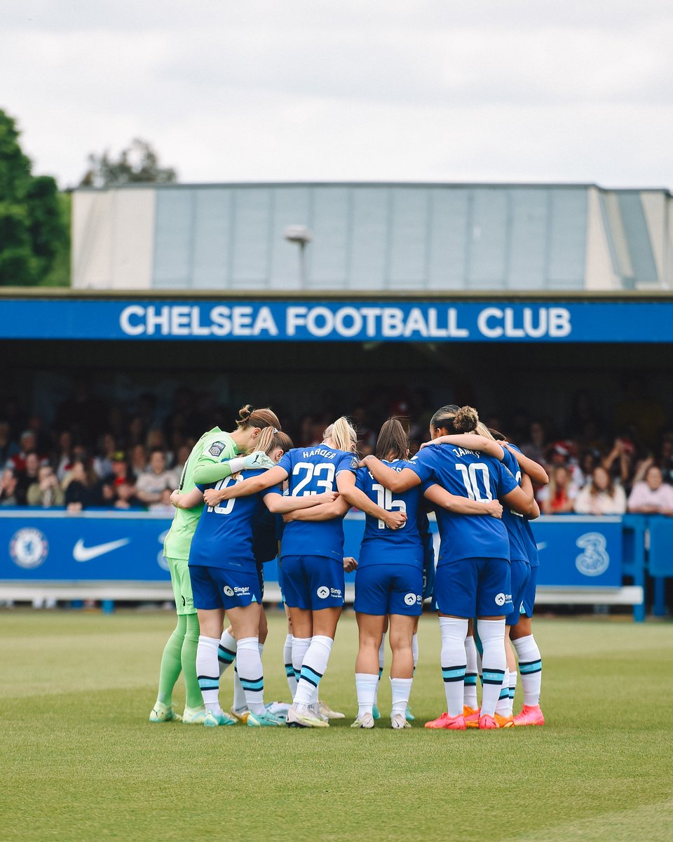ChelseaFCW's tweet photo. Second half, let's go! 😁

🔵 2-0 🔴 [46'] #CFCW https://t.co/bWU6xuY1yp