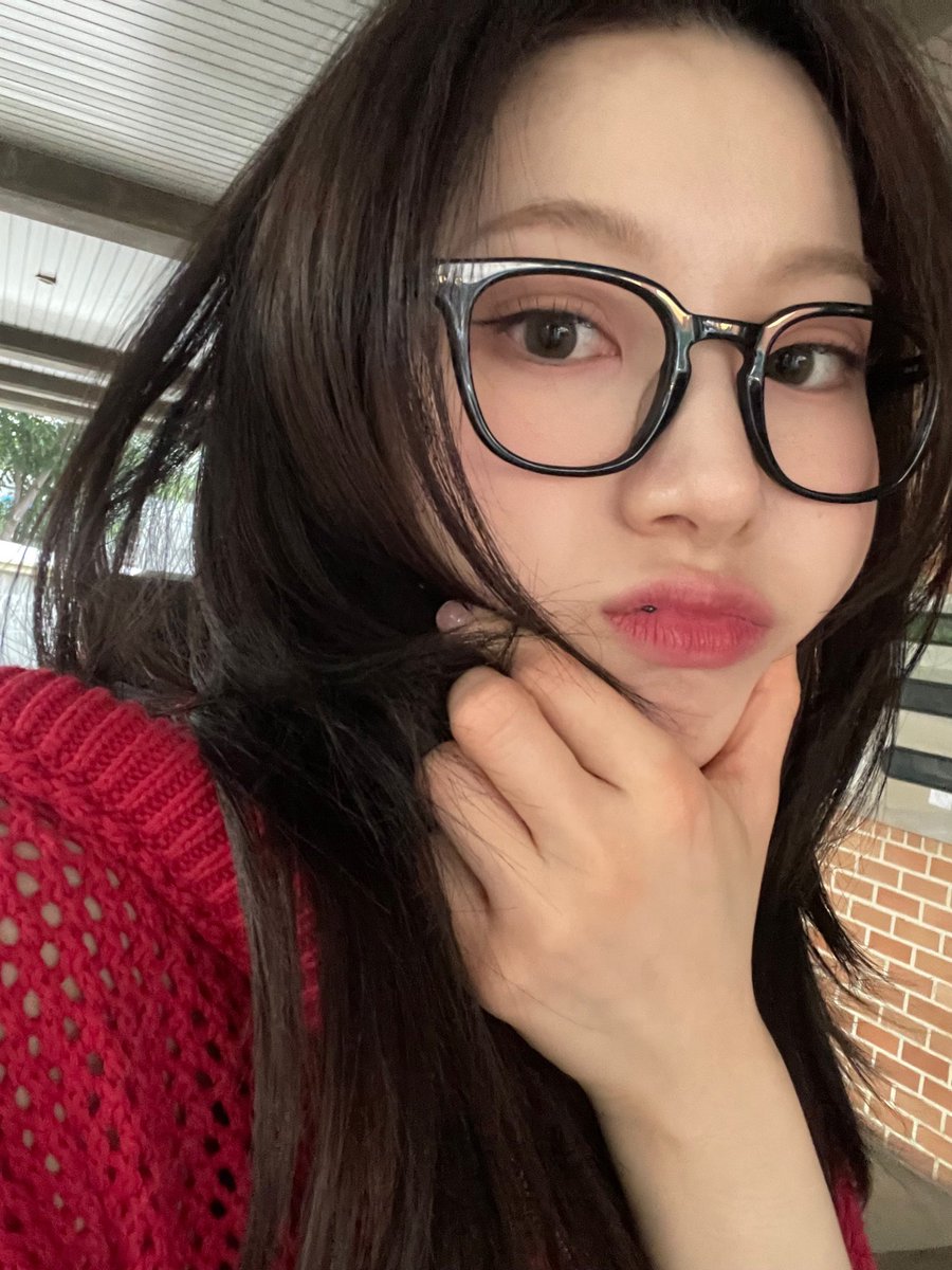 iMe_Dreamnote's tweet photo. [#드림노트] #유아이 가 쓰는 #드림노트하루 

❤️🖤 

#DreamNote #ドリームノート
#YOUI #ユアイ https://t.co/uPpZGaUCOH