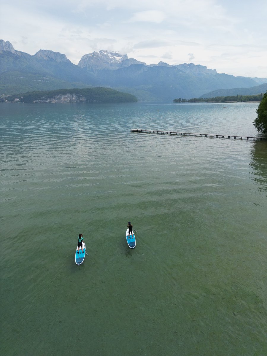 NCYSUP's tweet photo. Lac super calme ! Pas un franc soleil mais un ciel lumineux : de belles conditions pour découvrir le lac d’Annecy au départ du NCY SUP #ncysup #paddle #annecy #lacannecy #redpaddleco https://t.co/FE4zOtOzfI