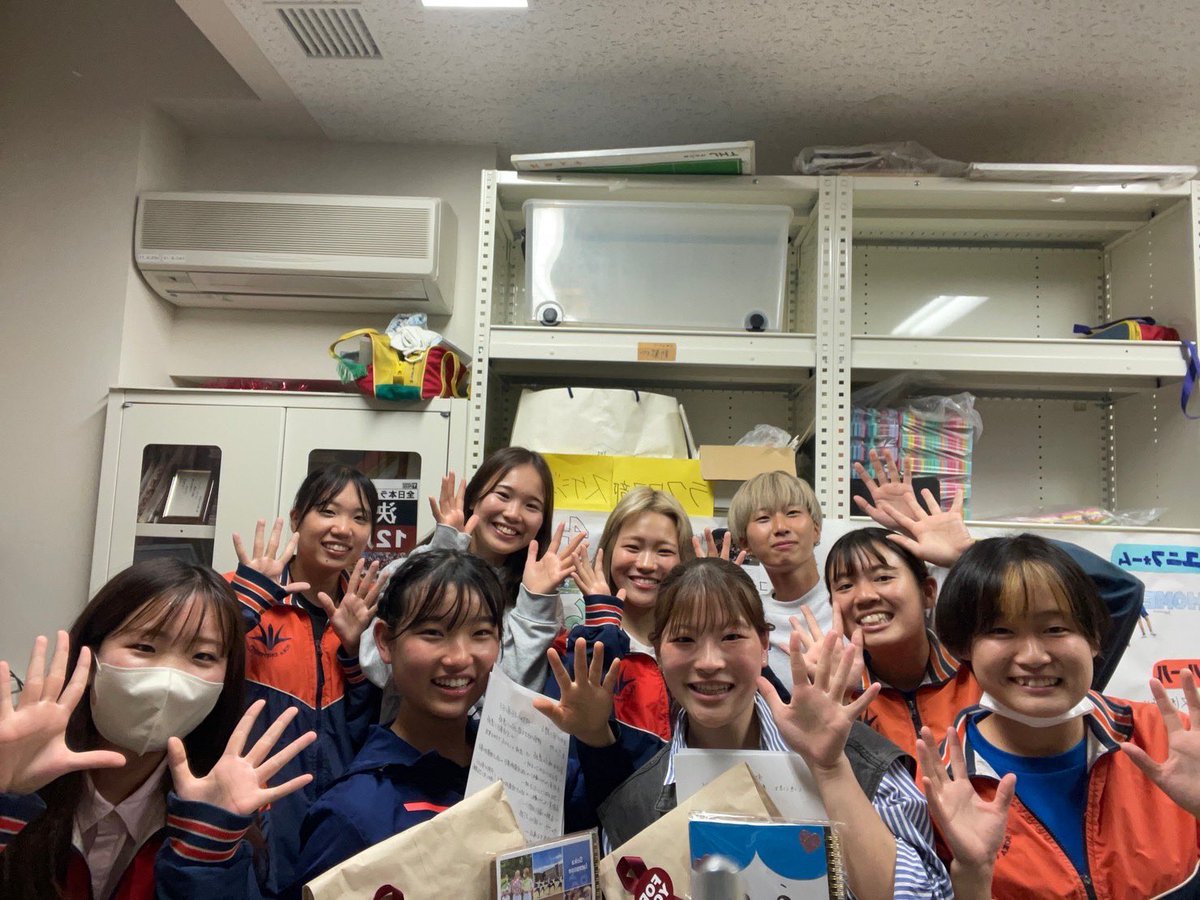 こんばんは！🌙

先週の金曜日に第一回目の入部式をしました〜！
コートネームやファミリーの発表をしました！！🙌
2人の活躍に乞うご期待！！🌟

#春から創大 #ラクロス部