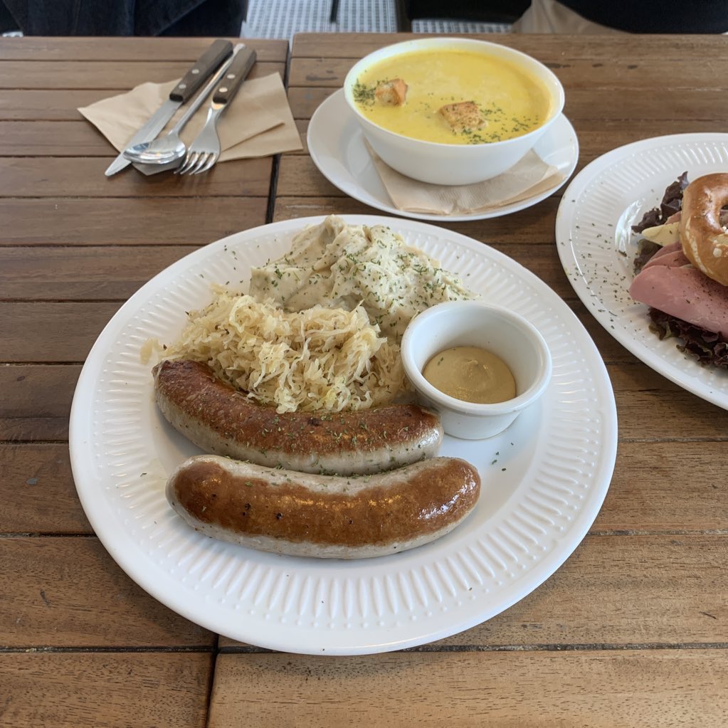 ___arduhn's tweet photo. 📍The bakers table

いつ来ても異国を感じられるベーカリーショップ🥐昔は英語か韓国語どっちで注文するんやろってキョどりながら注文した記憶があったけどタッチパネル式注文機械のキヨスクも誕生してて楽に注文できる。韓国で海外感じたいときはここ！
#韓国旅行 #韓国カフェ https://t.co/AzCKR2b29q