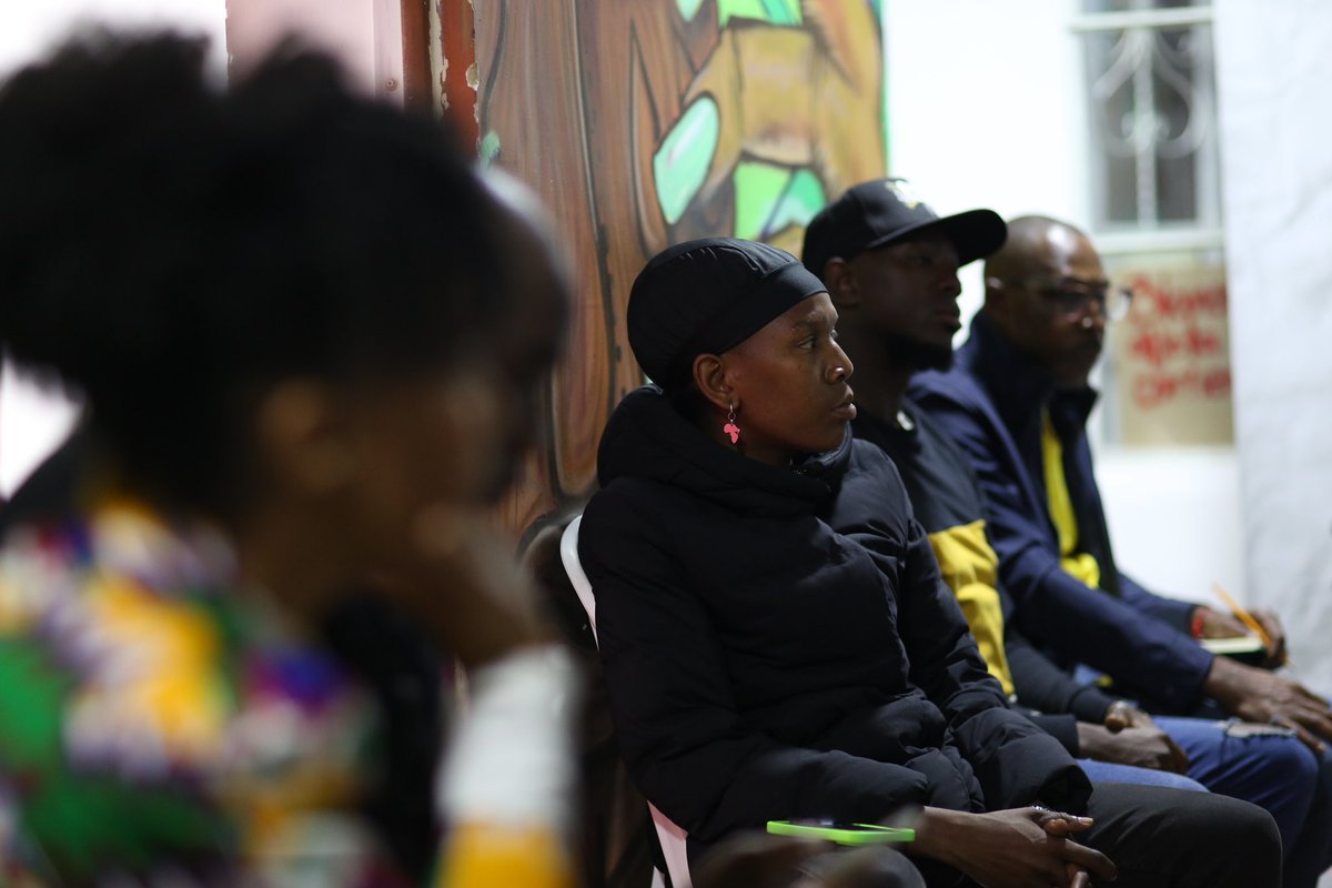 [🇨🇴À LA RENCONTRE DE NOTRE PEUPLE EN COLOMBIE]

Dans les rues de Bogota, avec une partie des membres du bureau de l’ONG Urgences Panafricanistes (Hery, Karifa , Celina) . Nous avons été invités  par le  PCN (processus de la communauté noire), un mouvement de défense de droits des