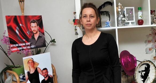 PKK terör örgütünün Şehit ettiği Fırat Yılmaz Çakıroğlu’nun annesi Özlem Çakıroğlu, yaptığı açıklamayla KILIÇDAROĞLU'NA ve İYİ PARTİ'ye tepki gösterdi!

“Biz vatanseverler, vatan hainlerine asla karşıt görüş demeyiz VATAN HAİNİ deriz!”