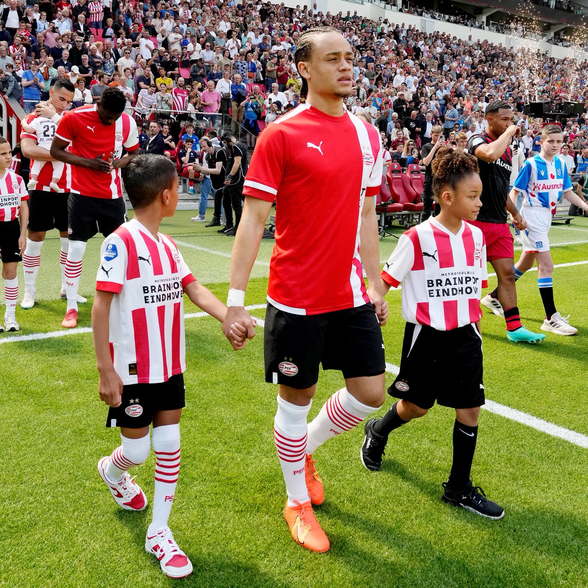 Van 100% 🔴⚪ naar 60% 🔴. Want, 60% van alle Nederlanders heeft wel eens zorgen over geld.

Herkenbaar? Sta jij deze maand ook in het rood? Ga naar brainportvoorelkaar.nl.

In Brainport helpen we elkaar.

#PSVxBrainportEHV