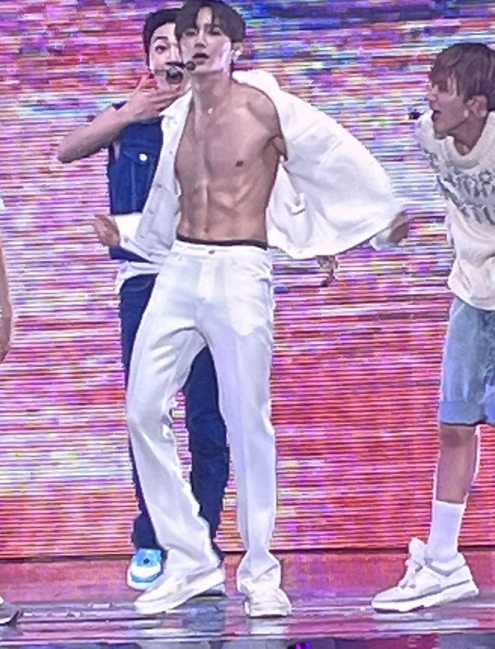2280. Hyunjae / THE BOYZ