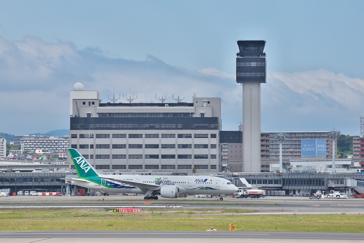 B787_ITMBASE's tweet photo. ANA Green Jet

#ITM
#伊丹空港
#伊丹スカイパーク
#ANA
#飛行機
#ソラマニ_ヒコーキ
#グリーンジェット https://t.co/yYAHslH1lR