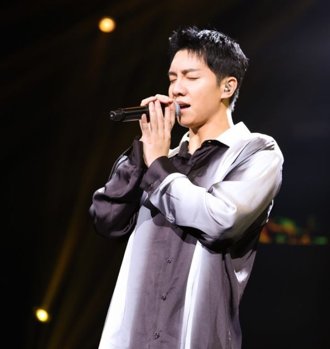 #이승기 
#LeeSeungGi 
É tão bom ver que o Lee Seung Gi não para nas dificuldades....e sim segui em frente. 🥹😃..... Parabéns!!!✨