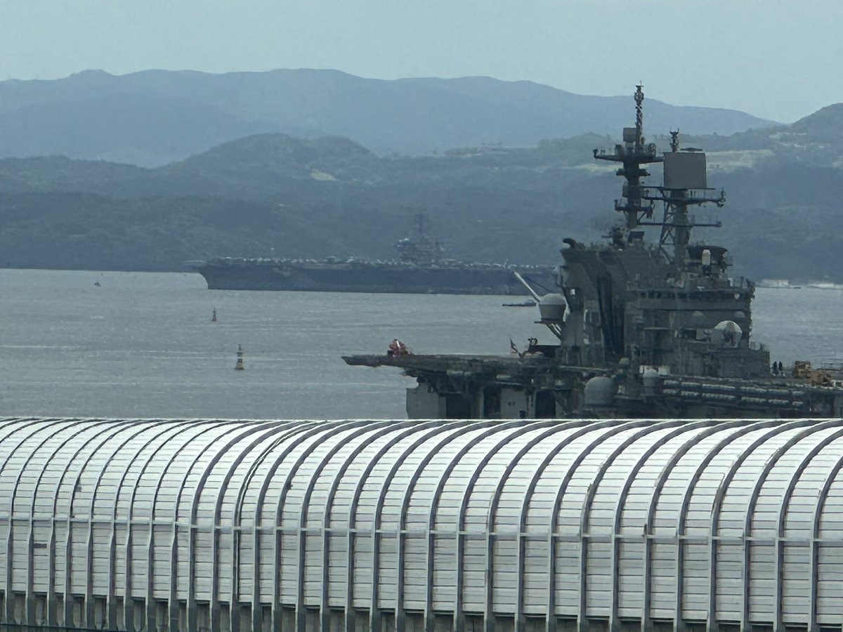 XOS_TigerPanzer's tweet photo. セイルタワーから撮ったニミッツとアメリカになります。
人生初空母を見ることが出来ました���やっぱり貫禄がありました！ https://t.co/3QTkQdr17J