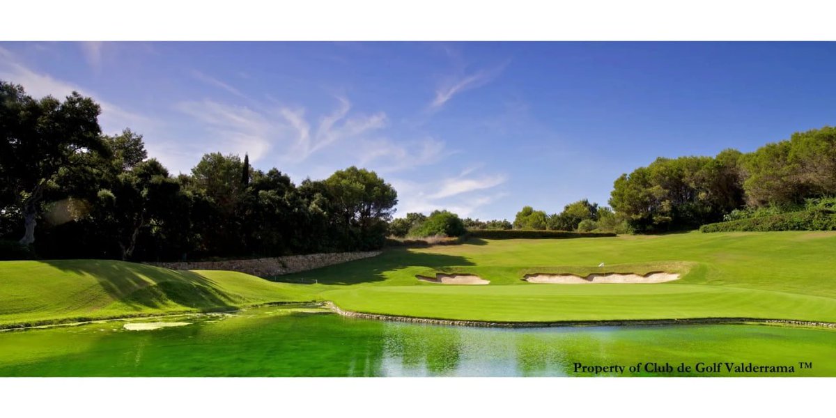 🥰 On the weekend, my good sister asked me to play golf at the course ⛳️ The scenery is really beautiful and the whole thing is very relaxing, I haven't played for a long time 😅 I hit a confident swing once again 😆